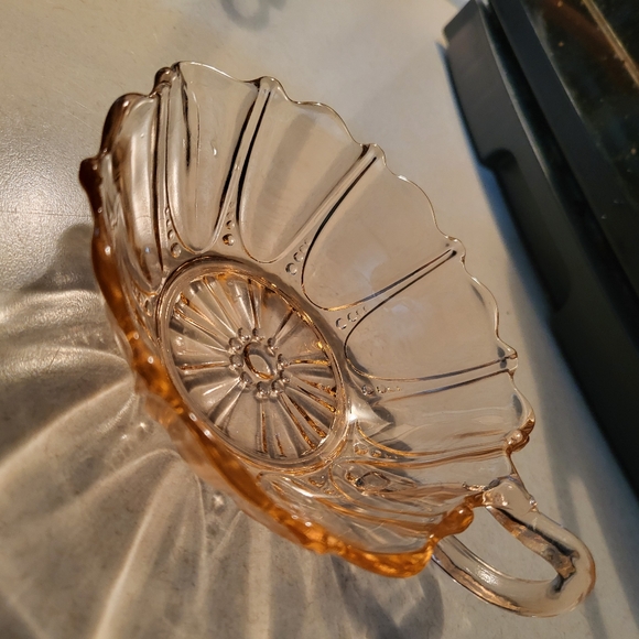 Pink Depression Glass Heart Bowl Oyster& Pearl Pattern by Anchor Hocking Vintage - Picture 5 of 9